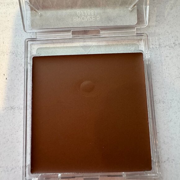 Mary Kay Endless Performance Creme-to-Powder Foundation Bronze 5 - Picture 2 of 2